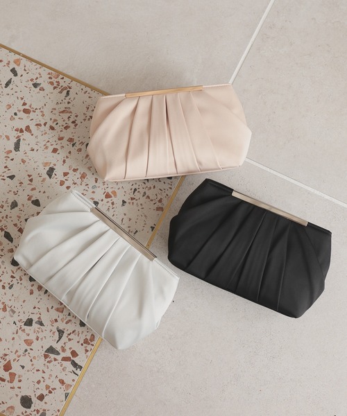 haremode（ハレモード）の「タックデザイン パーティ オケージョン バッグ（クラッチバッグ・レディース・ベージュ/ブラック/シルバー・FREE）」の5枚目の写真