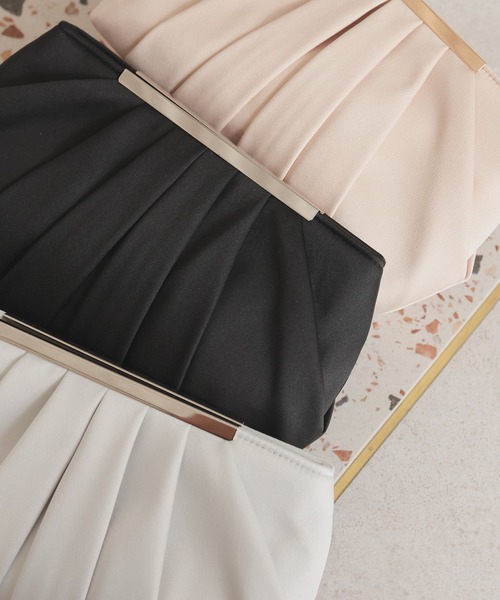 haremode（ハレモード）の「タックデザイン パーティ オケージョン バッグ（クラッチバッグ・レディース・ベージュ/ブラック/シルバー・FREE）」の6枚目の写真