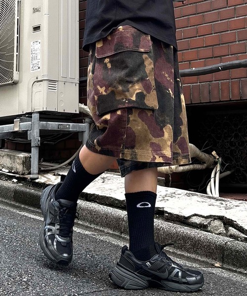 ILL'S（イルズ）の「【Labordi / ラボード】総柄プリントカーゴショートパンツ / デニムカーゴショートパンツ（デニムパンツ・メンズ・ホワイト/ブラウン/ブラック/カーキ/ブラック系その他/グレー・M/L）」の5枚目の写真