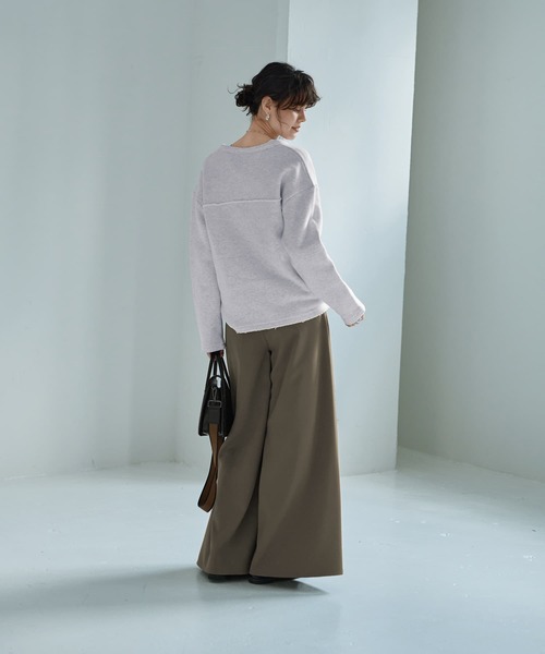 STYLE DELI（スタイルデリ）の「【Made in Japan】ディープVスウェットプルオーバー（スウェット・レディース・ホワイト系その他/ネイビー・FREE）」の6枚目の写真