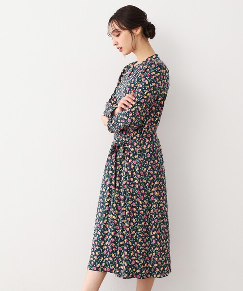 LAURA ASHLEY(ローラアシュレイ)の「【ジャージ素材/洗える/同柄アイテムあり】ポリアンサス柄ワンピース(ワンピース・レディース・グレー系5/ネイビー系・40/38)」の3枚目の写真