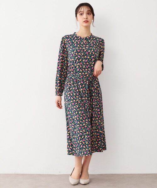 LAURA ASHLEY(ローラアシュレイ)の「【ジャージ素材/洗える/同柄アイテムあり】ポリアンサス柄ワンピース(ワンピース・レディース・グレー系5/ネイビー系・40/38)」の5枚目の写真