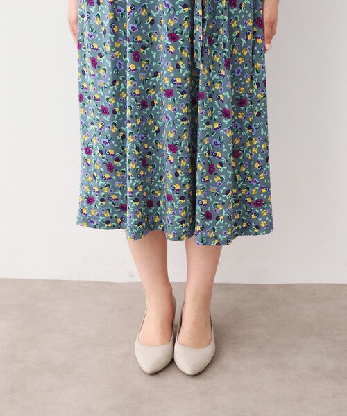 LAURA ASHLEY(ローラアシュレイ)の「【ジャージ素材/洗える/同柄アイテムあり】ポリアンサス柄ワンピース(ワンピース・レディース・グレー系5/ネイビー系・40/38)」の18枚目の写真