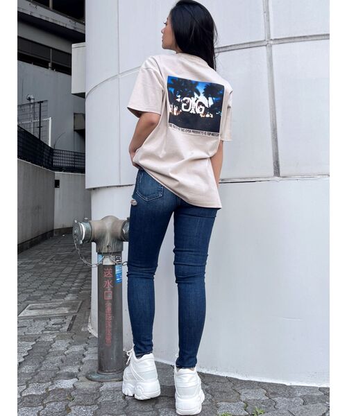 GYDA(ジェイダ)の「Symmetry GYDA back photo Tシャツ(Tシャツ/カットソー・レディース・ベージュ/オフホワイト/ブラック・FREE)」の17枚目の写真