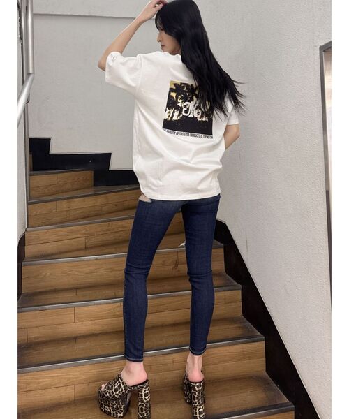GYDA(ジェイダ)の「Symmetry GYDA back photo Tシャツ(Tシャツ/カットソー・レディース・ベージュ/オフホワイト/ブラック・FREE)」の20枚目の写真