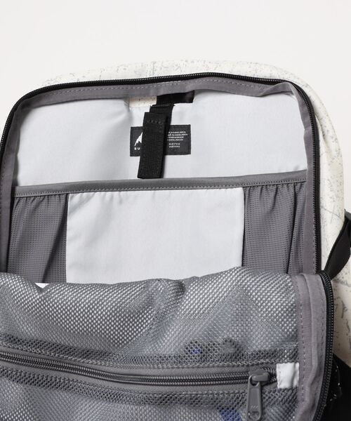 BURTON（バートン）の「Day Hiker 22L Backpack（バックパック/リュック・メンズ・マルチ/イエロー/グリーン・FREE）」の6枚目の写真