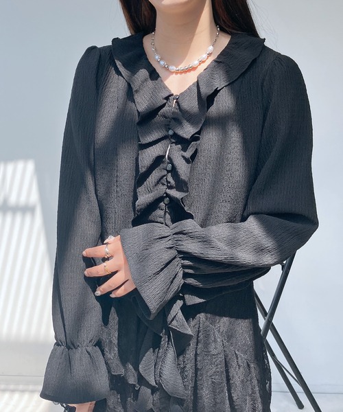 AS KNOW AS plus(アズノゥアズプラス)の「●フリルデザインブラウス(シャツ/ブラウス・レディース・アイボリー/ブラック/サックスブルー・FREE)」の3枚目の写真