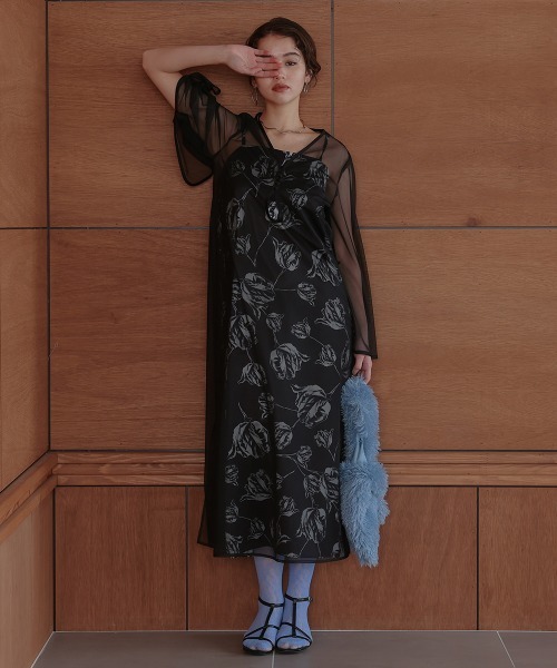 Callarus(カラルス)の「チュール使いフラワープリントワンピースドレス〔Callarus〕(ドレス・レディース・ブラウン/ブラック/グレー・S/LL/M/L/3L)」の8枚目の写真