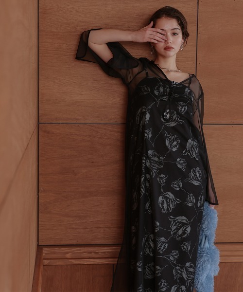 Callarus(カラルス)の「チュール使いフラワープリントワンピースドレス〔Callarus〕(ドレス・レディース・ブラウン/ブラック/グレー・S/LL/M/L/3L)」の9枚目の写真