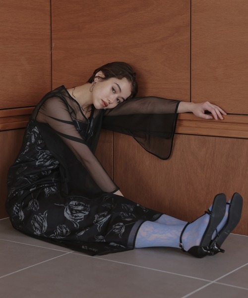 Callarus(カラルス)の「チュール使いフラワープリントワンピースドレス〔Callarus〕(ドレス・レディース・ブラウン/ブラック/グレー・S/LL/M/L/3L)」の15枚目の写真