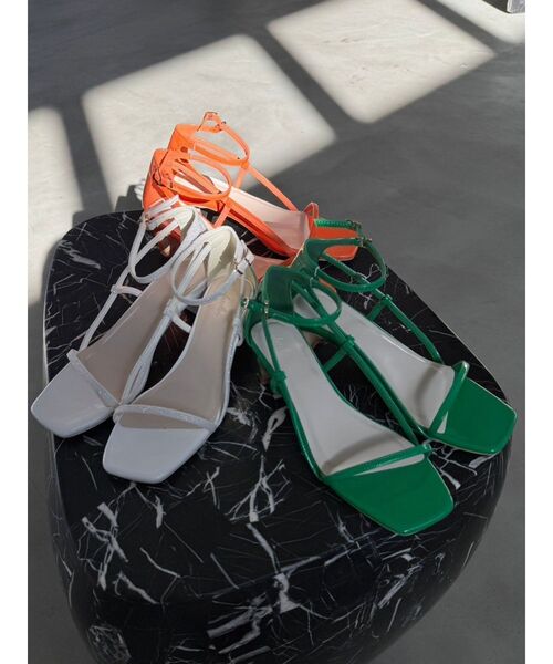 dazzlin(ダズリン)の「シンプルストラップサンダル(サンダル・レディース・オフホワイト/グリーン/オレンジ/ブラック・MEDIUM/LARGE)」の6枚目の写真