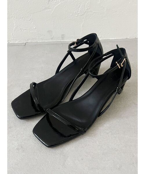 dazzlin(ダズリン)の「シンプルストラップサンダル(サンダル・レディース・オフホワイト/グリーン/オレンジ/ブラック・MEDIUM/LARGE)」の7枚目の写真