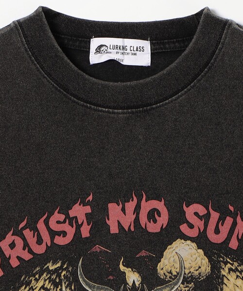 LURKING CLASS（ラーキングクラス）の「限定展開 LURKING CLASS×FREAK'S STORE/ラーキングクラス 別注 ヴィンテージ加工 プリント Tシャツ / TRUST NO SUIT（Tシャツ/カットソー・メンズ・ブラック・LARGE/MEDIUM/X-LARGE）」の11枚目の写真