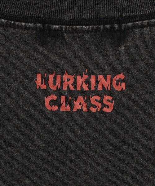 LURKING CLASS（ラーキングクラス）の「限定展開 LURKING CLASS×FREAK'S STORE/ラーキングクラス 別注 ヴィンテージ加工 プリント Tシャツ / TRUST NO SUIT（Tシャツ/カットソー・メンズ・ブラック・LARGE/MEDIUM/X-LARGE）」の3枚目の写真