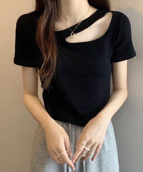 ALTROSE（アルトローズ）の「韓国 デコルテ トップス カットアウト Y2K（Tシャツ/カットソー・レディース・ブラック/ホワイト・FREE）」の2枚目の写真