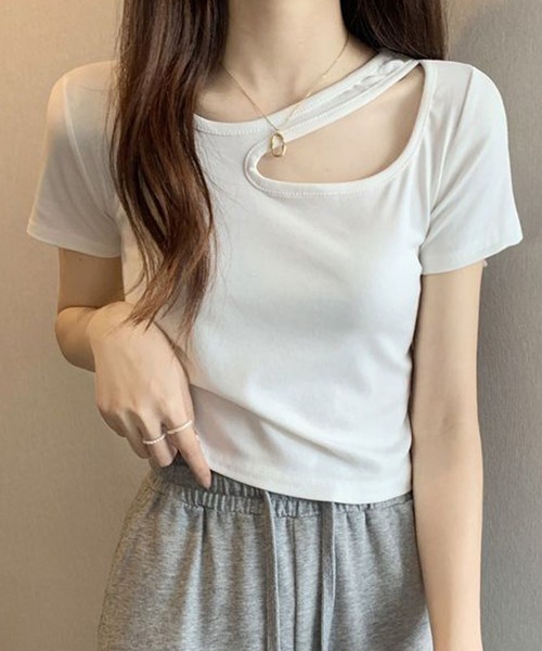 ALTROSE（アルトローズ）の「韓国 デコルテ トップス カットアウト Y2K（Tシャツ/カットソー・レディース・ブラック/ホワイト・FREE）」の5枚目の写真