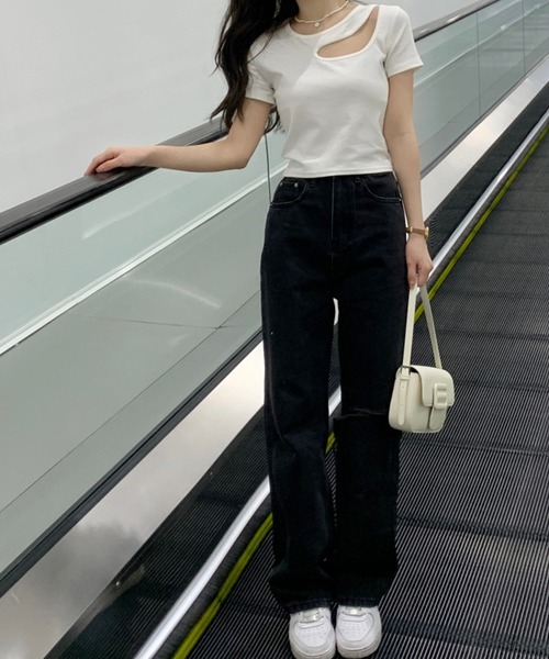ALTROSE（アルトローズ）の「韓国 デコルテ トップス カットアウト Y2K（Tシャツ/カットソー・レディース・ブラック/ホワイト・FREE）」の9枚目の写真