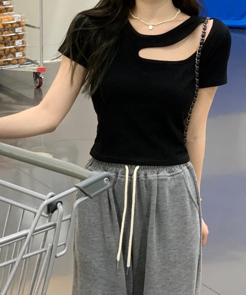 ALTROSE（アルトローズ）の「韓国 デコルテ トップス カットアウト Y2K（Tシャツ/カットソー・レディース・ブラック/ホワイト・FREE）」の14枚目の写真