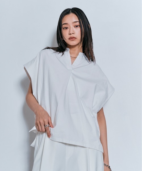 W:Huku(フーク)の「脇が見えにくい!! キーネック コットン フレンチスリーブ Tシャツ / 半袖 フレンチスリーブ ハーフスリーブ 袖なし(Tシャツ/カットソー・レディース・オフホワイト/ライトブラウン/ブラック/チャコール・FREE)」の2枚目の写真