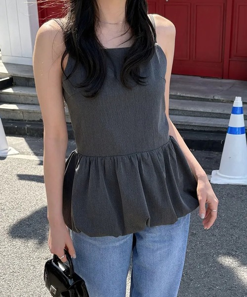 LAFFMO（ラフモ）の「バックオープンペプラムキャミソール（キャミソール・レディース・グレー/ブラック・F）」の3枚目の写真