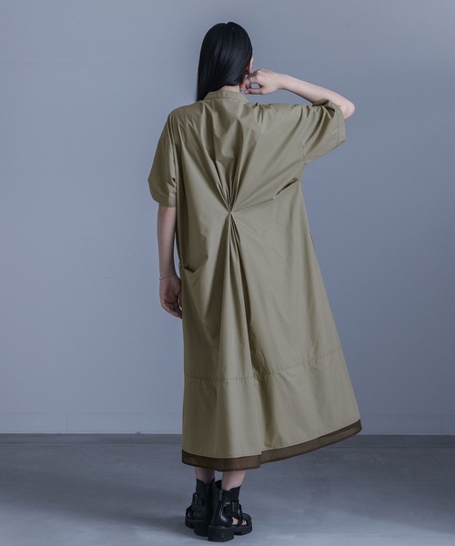 kOhAKU(コハク)の「異素材タックシャツワンピース(シャツワンピース・レディース・カーキ/ブラック・1/2)」の11枚目の写真