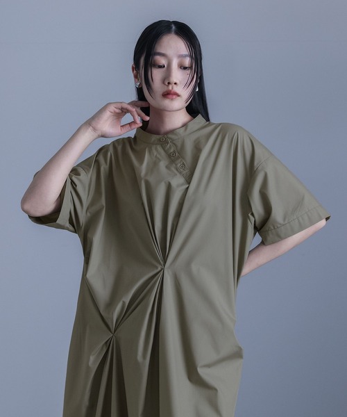kOhAKU(コハク)の「異素材タックシャツワンピース(シャツワンピース・レディース・カーキ/ブラック・1/2)」の14枚目の写真