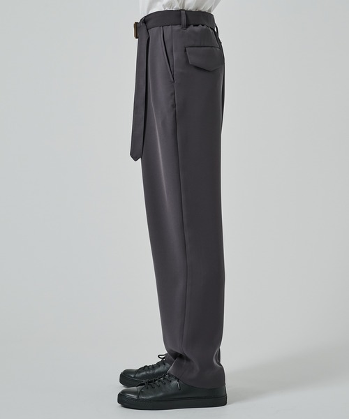 CULLNI ベルト付きスラックス CULLNI（クルニ）の「ベルトタックパンツ（スラックス）」 - WEAR
