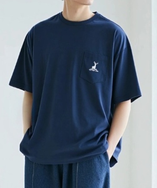 CAPTAIN STAG（キャプテンスタッグ）の「CAPTAIN STAG/キャプテンスタッグ ワンポイントロゴ刺繍 ポケット付 半袖Tシャツ レディース メンズ（Tシャツ/カットソー・メンズ・ブラック/ブルー/ネイビー/ホワイト/グリーン・M/L/LL）」の5枚目の写真