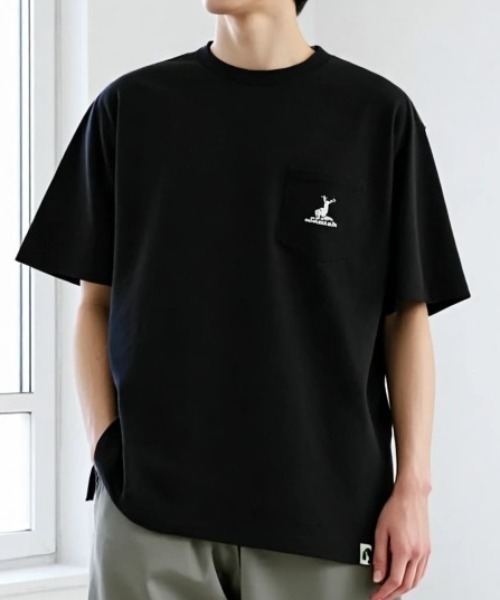 CAPTAIN STAG（キャプテンスタッグ）の「CAPTAIN STAG/キャプテンスタッグ ワンポイントロゴ刺繍 ポケット付 半袖Tシャツ レディース メンズ（Tシャツ/カットソー・メンズ・ブラック/ブルー/ネイビー/ホワイト/グリーン・M/L/LL）」の2枚目の写真