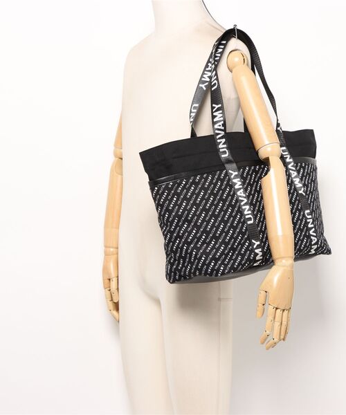 FRUIT OF THE LOOM(フルーツオブザルーム)の「FTL LOGO PATTERN TOTE BAG / トートバッグ 多機能 大容量 A4サイズ収納可 / ユニセックス ジェンダーレス(トートバッグ・メンズ・ブラック/ホワイト・FREE)」の6枚目の写真