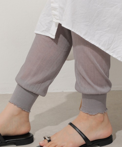 Monocoro toppi（モノコロトッピ）の「ゆったり スリム レギンス リブ メロウ パンツ（レギンス/スパッツ・レディース・アイボリー/ブラック/グレー・フリー）」の3枚目の写真