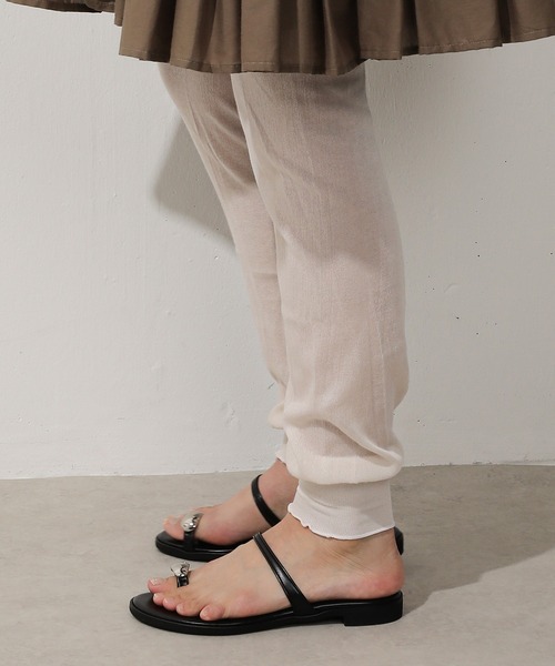 Monocoro toppi（モノコロトッピ）の「ゆったり スリム レギンス リブ メロウ パンツ（レギンス/スパッツ・レディース・アイボリー/ブラック/グレー・フリー）」の6枚目の写真