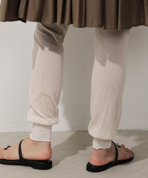 Monocoro toppi（モノコロトッピ）の「ゆったり スリム レギンス リブ メロウ パンツ（レギンス/スパッツ・レディース・アイボリー/ブラック/グレー・フリー）」の7枚目の写真