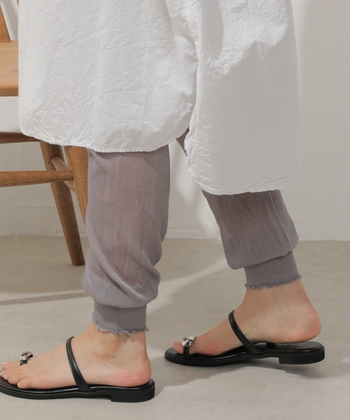 Monocoro toppi（モノコロトッピ）の「ゆったり スリム レギンス リブ メロウ パンツ（レギンス/スパッツ・レディース・アイボリー/ブラック/グレー・フリー）」の15枚目の写真