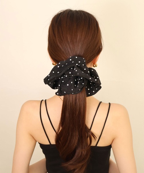 CEMONEMO（セモネモ）の「ドット パイピング フリル シュシュ（シュシュ・レディース・ブラック/アイボリー・FREE）」の4枚目の写真