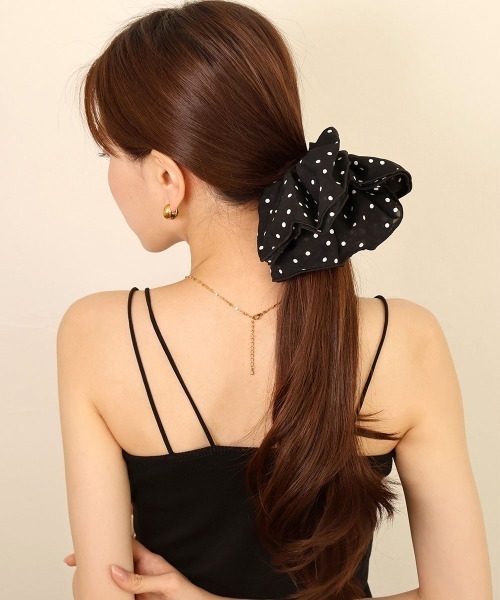 CEMONEMO（セモネモ）の「ドット パイピング フリル シュシュ（シュシュ・レディース・ブラック/アイボリー・FREE）」の9枚目の写真