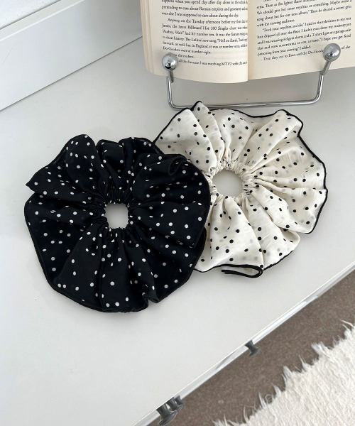 CEMONEMO（セモネモ）の「ドット パイピング フリル シュシュ（シュシュ・レディース・ブラック/アイボリー・FREE）」の12枚目の写真