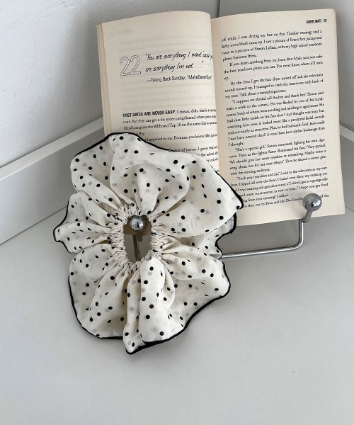 CEMONEMO（セモネモ）の「ドット パイピング フリル シュシュ（シュシュ・レディース・ブラック/アイボリー・FREE）」の19枚目の写真