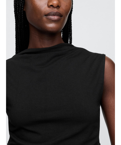 GAP(ギャップ)の「モダン ファンネルネック ルーシュ クロップド タンクトップ(Tシャツ/カットソー・レディース・ブラウン/ブラック/ホワイト・XXS/XS/S/M/L/XL)」の8枚目の写真