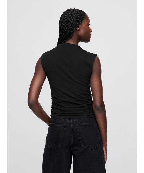 GAP(ギャップ)の「モダン ファンネルネック ルーシュ クロップド タンクトップ(Tシャツ/カットソー・レディース・ブラウン/ブラック/ホワイト・XXS/XS/S/M/L/XL)」の10枚目の写真
