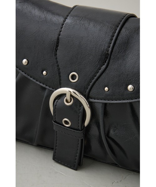 AZUL by moussy（アズールバイマウジー）の「スタッズフラップギャザーバッグ（ショルダーバッグ・レディース・ブラック/レッド・FREE）」の16枚目の写真