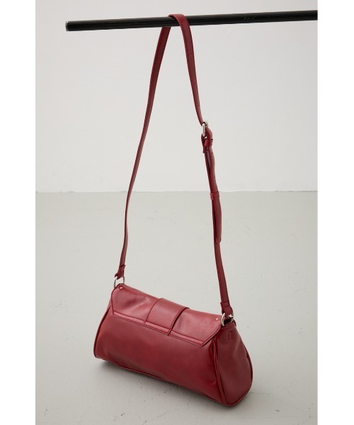 AZUL by moussy（アズールバイマウジー）の「スタッズフラップギャザーバッグ（ショルダーバッグ・レディース・ブラック/レッド・FREE）」の8枚目の写真