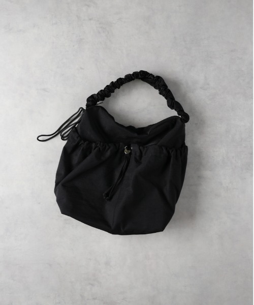 Right-on（ライトオン）の「【HONEYSUCKLE ROSE】ギャザーショルダー（ショルダーバッグ・レディース・ブラック/オフホワイト/ダークベージュ・ONE SIZE）」の3枚目の写真