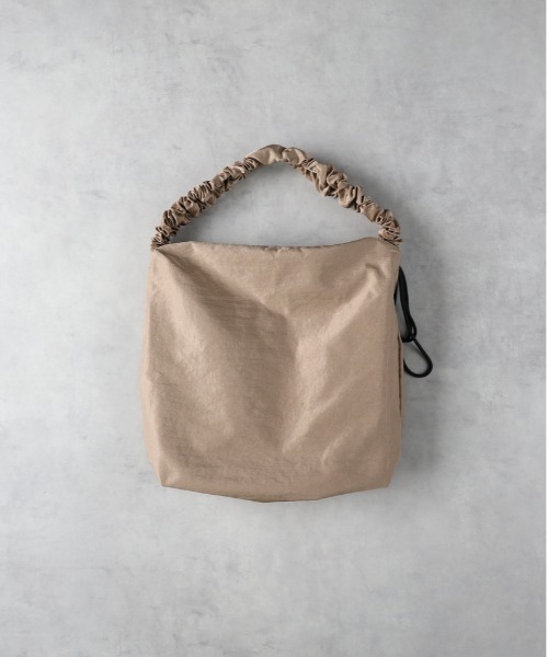 Right-on（ライトオン）の「【HONEYSUCKLE ROSE】ギャザーショルダー（ショルダーバッグ・レディース・ブラック/オフホワイト/ダークベージュ・ONE SIZE）」の4枚目の写真