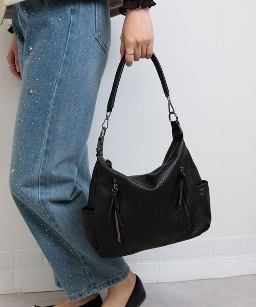 ショルダーバッグ・ポシェット MAEDEN SS25 MARKET ZIP MEDIUM BAG (023 001 000 INK) Maeden Boulevard ショルダーバッグ | ブラック | FARFETCH JP