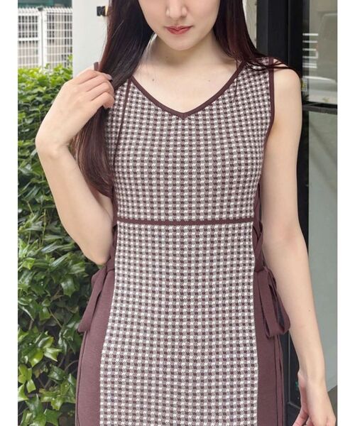 MERCURYDUO（マーキュリーデュオ）の「千鳥柄サイドレースアップニットワンピース（ワンピース・レディース・ブラウン/ブラック・SMALL/MEDIUM）」の10枚目の写真
