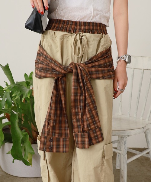 ROOPTOKYO（ループトウキョウ）の「Waist-wrap style nylon pants / 腰巻き風 ナイロンカーゴパンツ（カーゴパンツ・レディース・ホワイト/アイボリー/ブラック・FREE）」の2枚目の写真