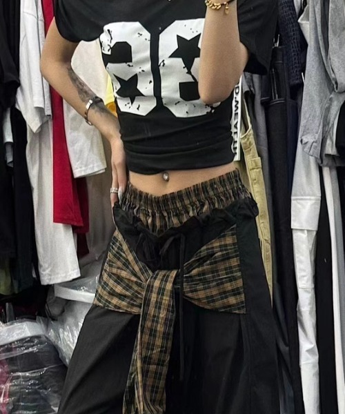 ROOPTOKYO（ループトウキョウ）の「Waist-wrap style nylon pants / 腰巻き風 ナイロンカーゴパンツ（カーゴパンツ・レディース・ホワイト/アイボリー/ブラック・FREE）」の3枚目の写真