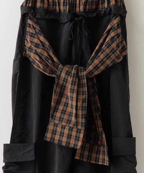 ROOPTOKYO（ループトウキョウ）の「Waist-wrap style nylon pants / 腰巻き風 ナイロンカーゴパンツ（カーゴパンツ・レディース・ホワイト/アイボリー/ブラック・FREE）」の5枚目の写真