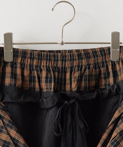 ROOPTOKYO（ループトウキョウ）の「Waist-wrap style nylon pants / 腰巻き風 ナイロンカーゴパンツ（カーゴパンツ・レディース・ホワイト/アイボリー/ブラック・FREE）」の4枚目の写真